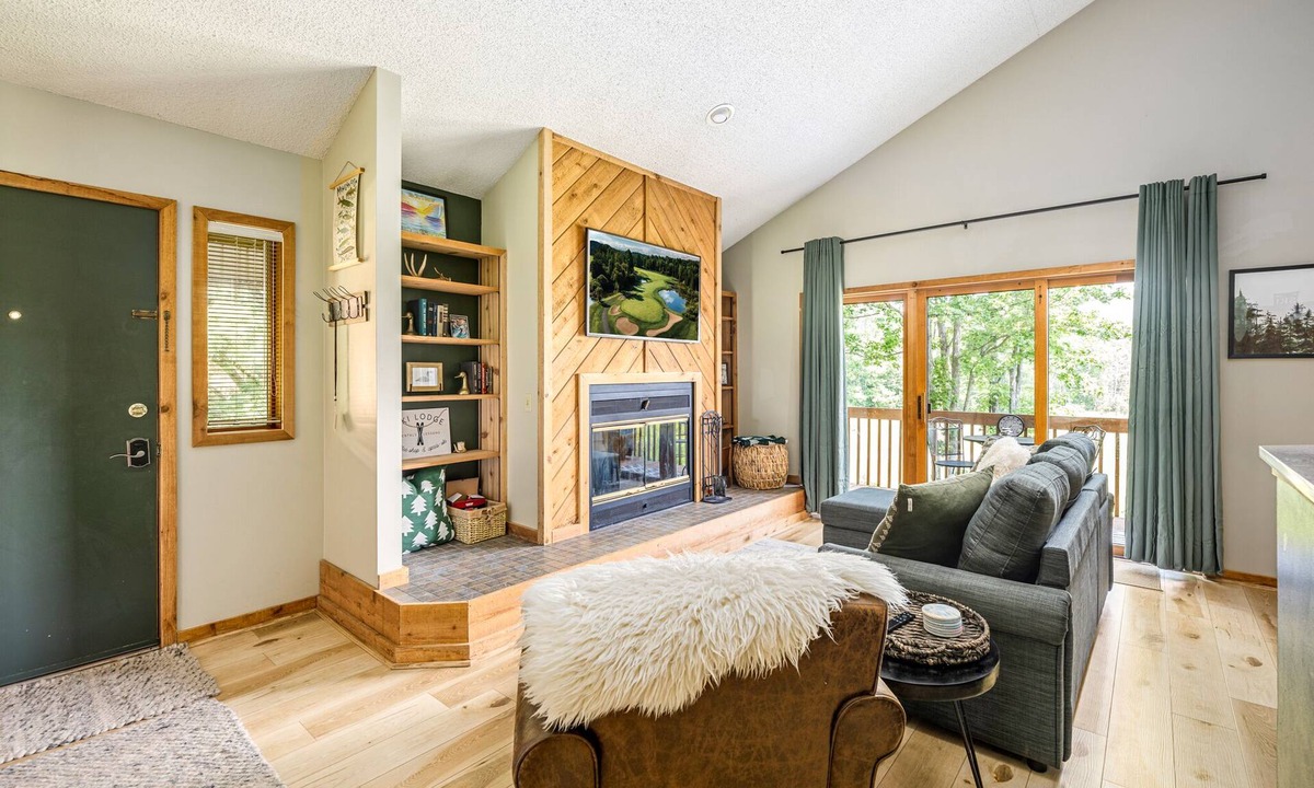 Mancelona Condo | Northern Michigan paradise! sleeps 7 KING bed. Private association outdoor pool