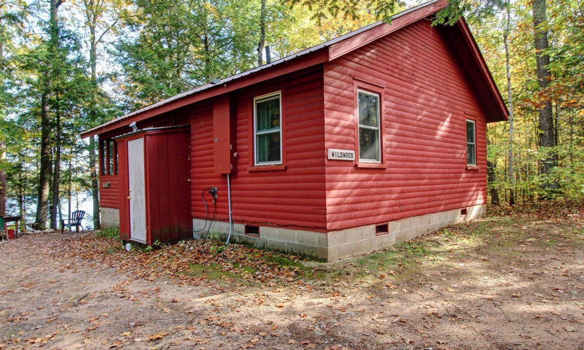 Lac du Flambeau Cabin | Northern Wisconsin Summer/Fall Family Cabin! Very Quiet! Pet Friendly!