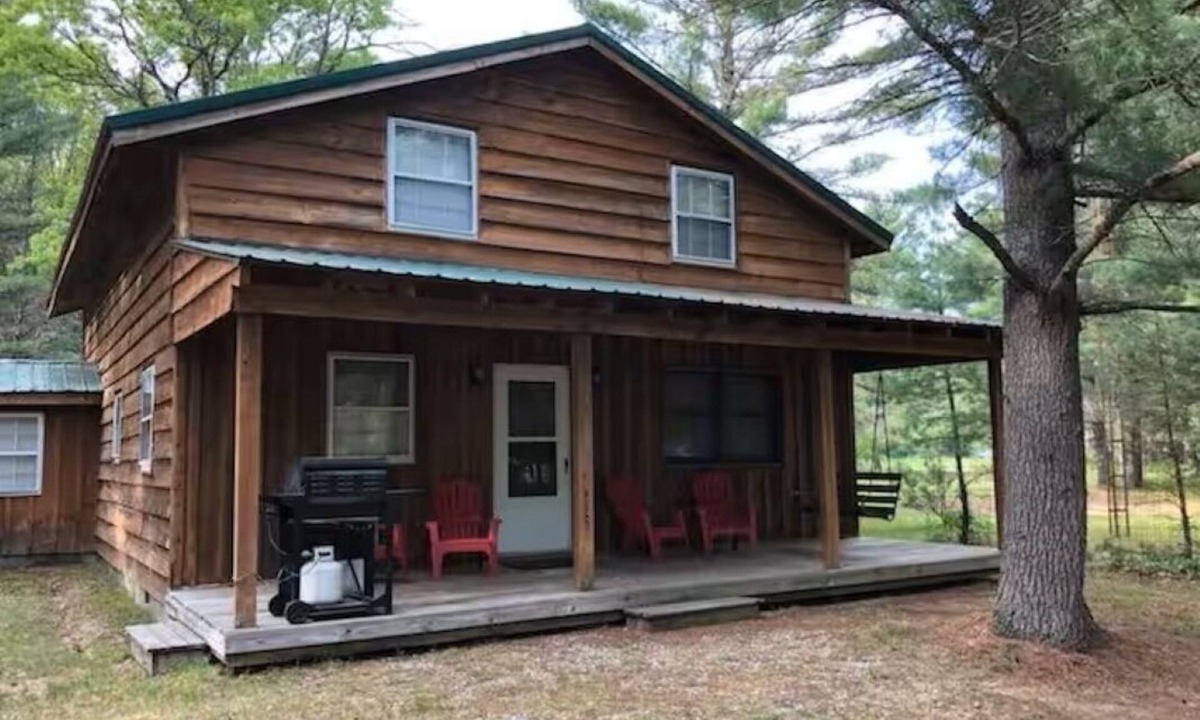 Grayling Cabin | -Northwoods Hideaway- A fabulous 5-bedroom cabin in charming Grayling