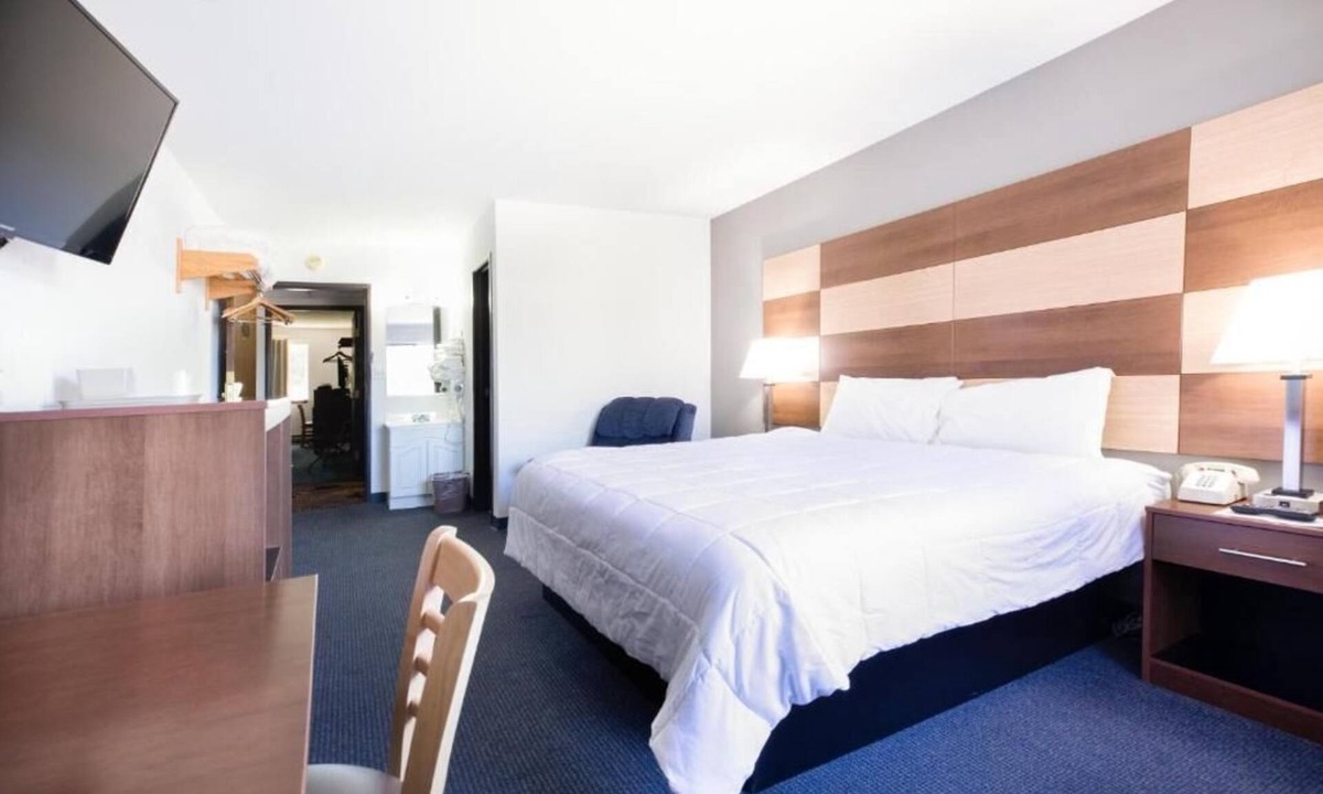 Minocqua Hotel | Northwoods Inn & Suites