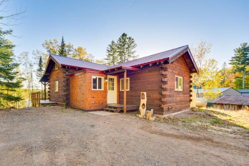 Hayward House | Northwoods Nature Escape! Lakefront Hayward Cabin