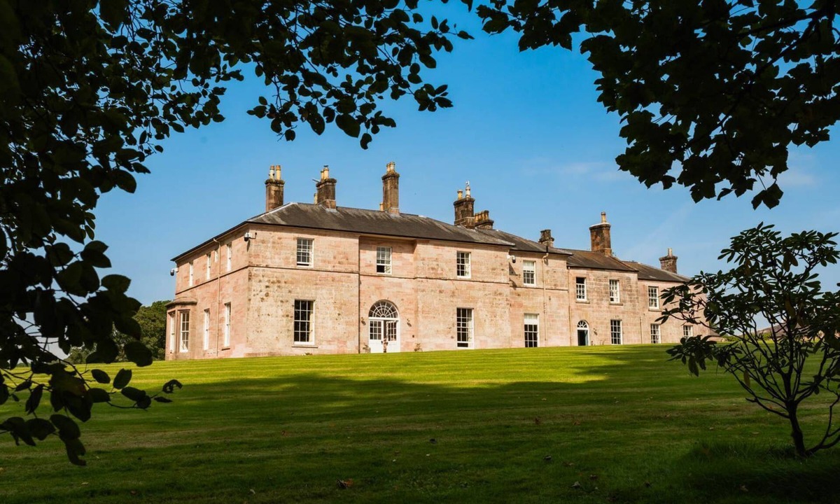 Thornhill Villa | Nuthatch House - Eleven Bedroom Villa, Sleeps 24
