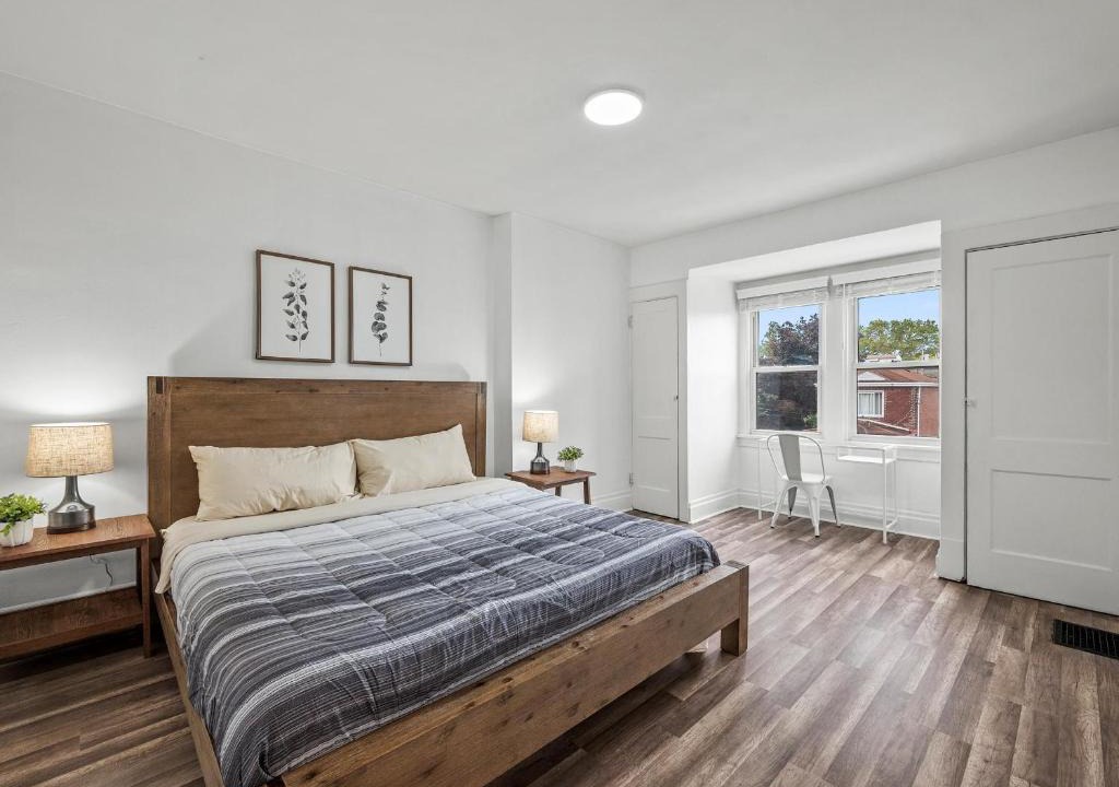 North Oakland House | Oakland/University @G Modern and Bright Private Bedroom with Shared Bathroom
