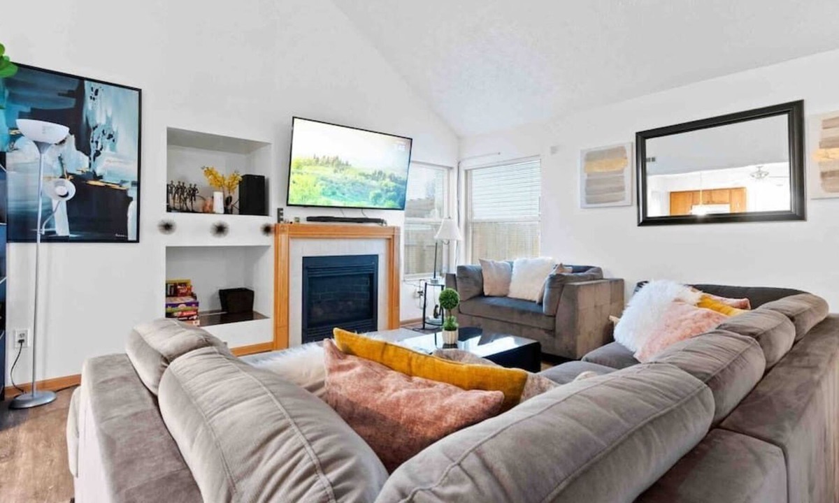 Columbus House | Oasis: Your Beautiful Single-family Home