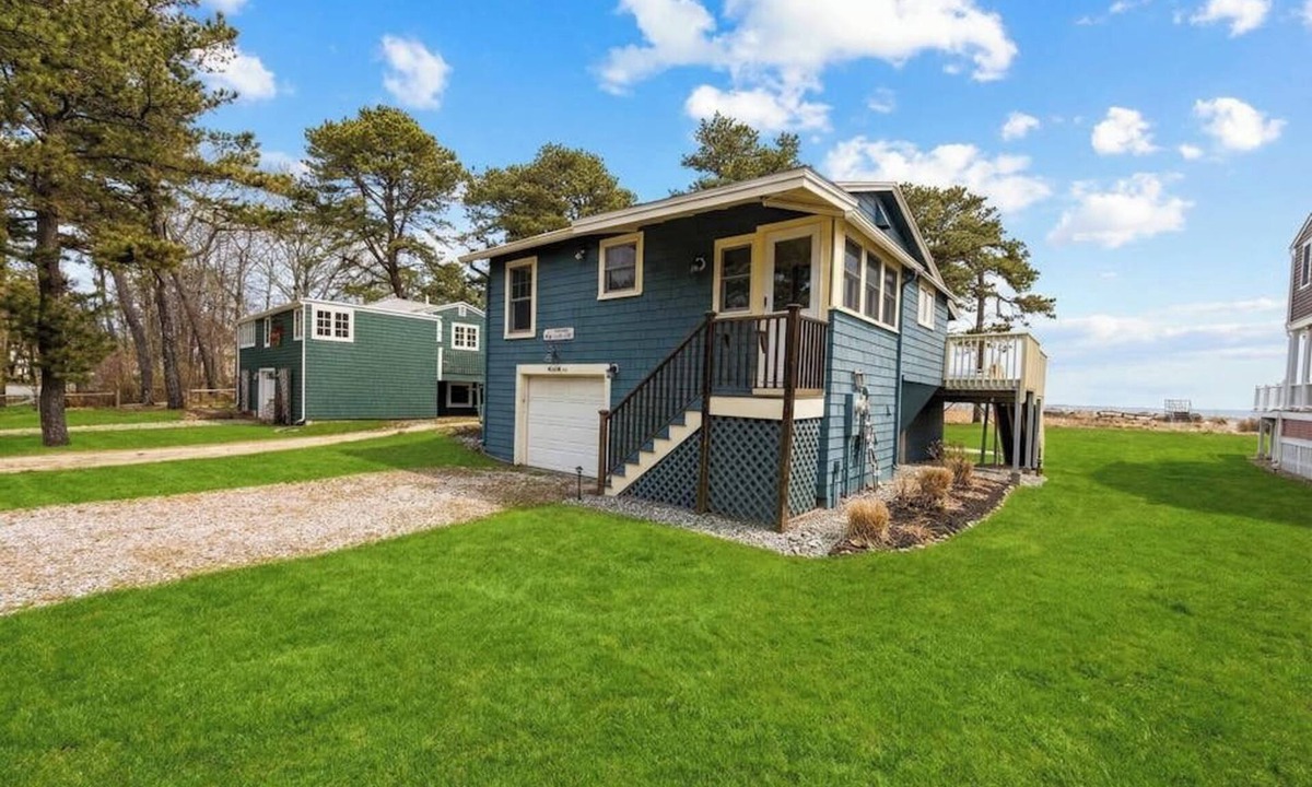 Biddeford Pool Cottage | Ocean and Sunset Views: semi private sandy beach, close to dining & Route 1