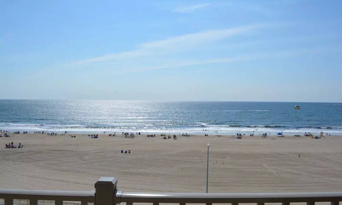 Hampton Condo | Ocean front brand new fully furnished holiday home