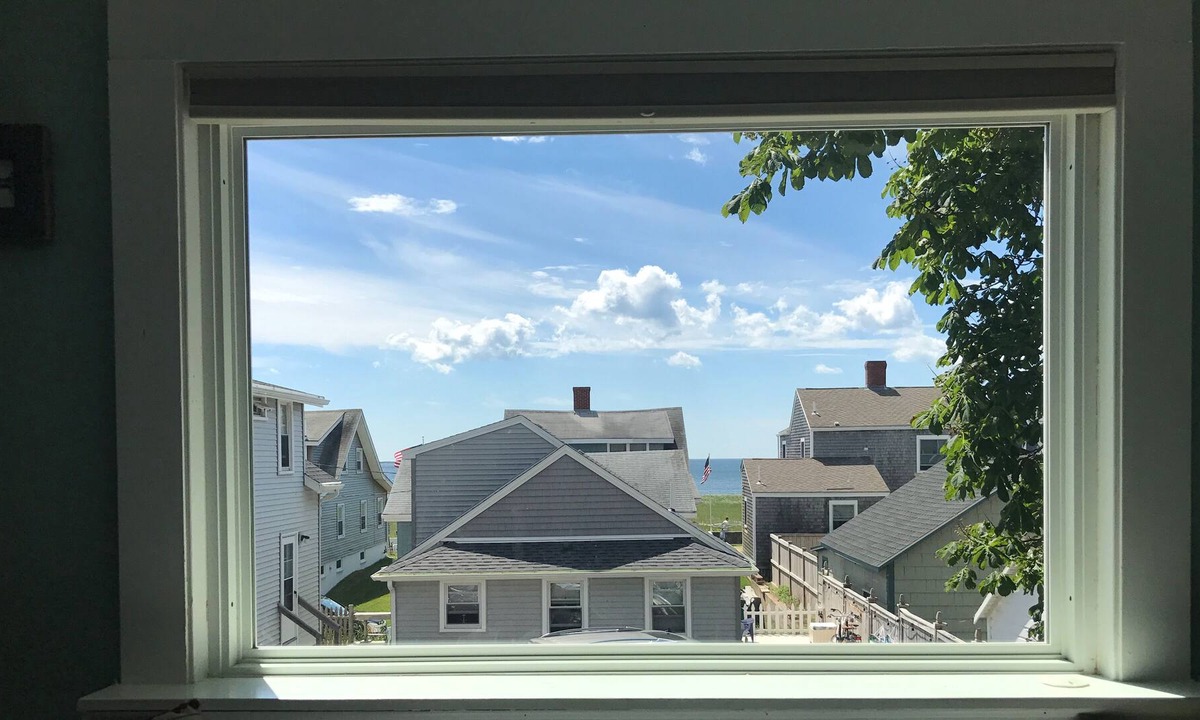 Scarborough Cottage | OCEAN VIEW- 3rd from water- cable/wifi internet & AC