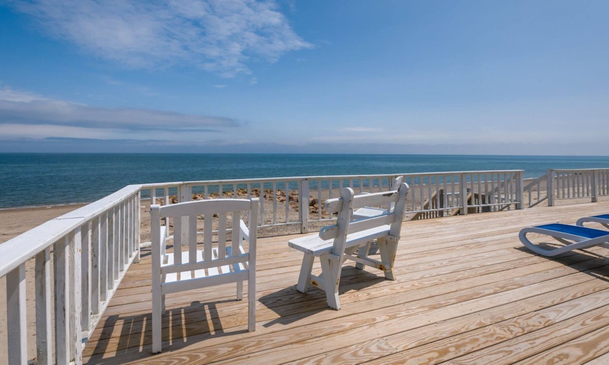 East Sandwich Cottage | OCEANFRONT Classic beach cottage on Spring Hill Beach with great views and AC!