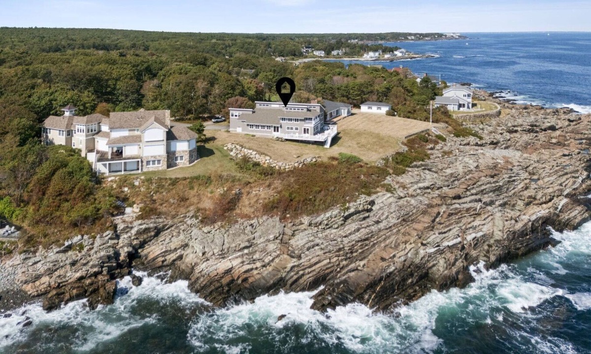 Cape Neddick House | Oceanfront Family Retreat with Sweeping Lawn | 180 Degree Views | Sleeps 13