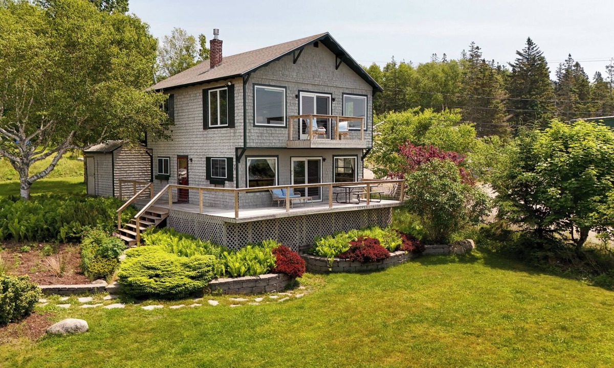 Bass Harbor House | Oceanside Cottage Near Acadia National Park
