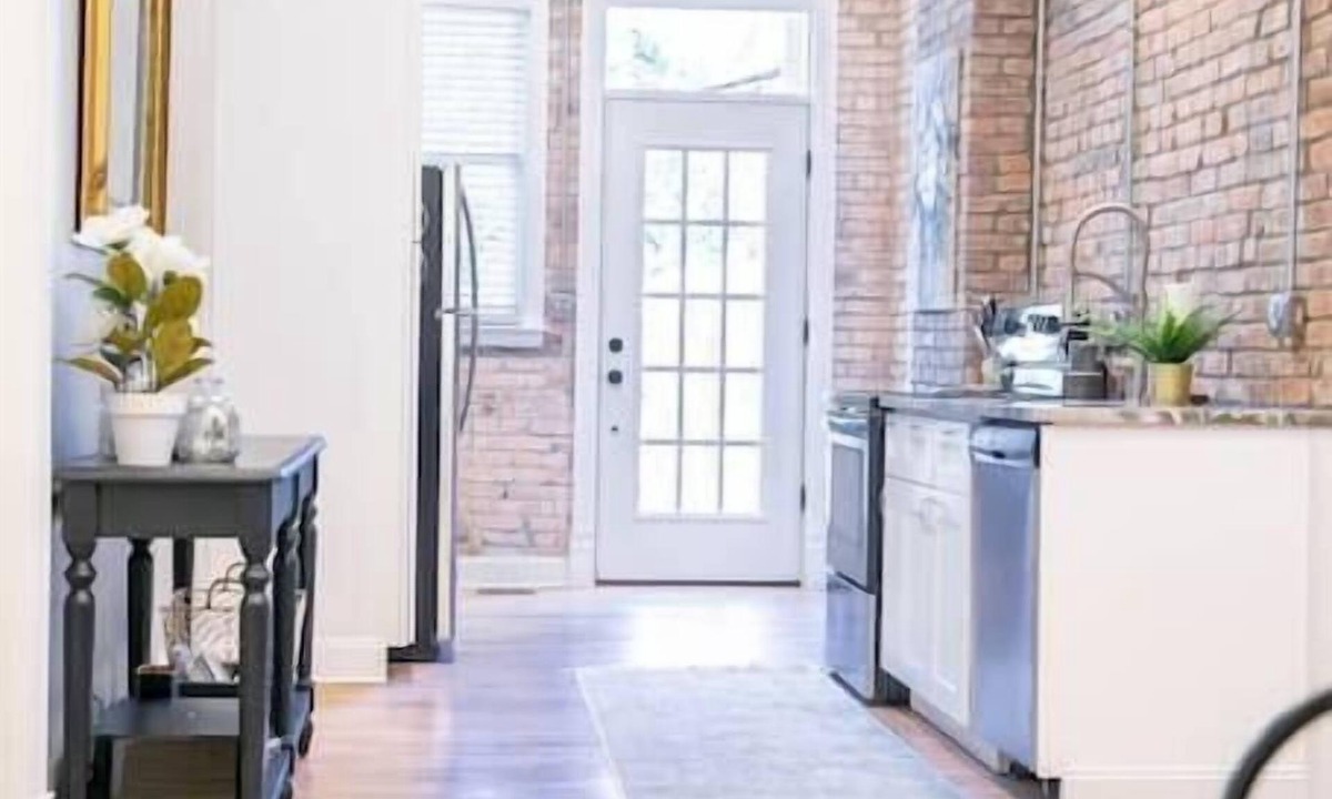 Victorian Village Apartment | Off Street Parking | 1st Fl. Access