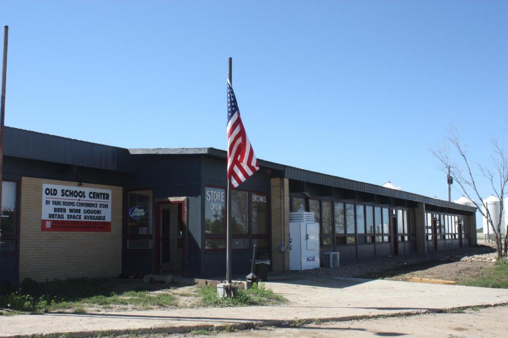Fortuna Hotel | Old School Motel RV