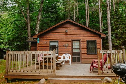 Arbor Vitae House | Old Stoney's Walleye- Pet Friendly