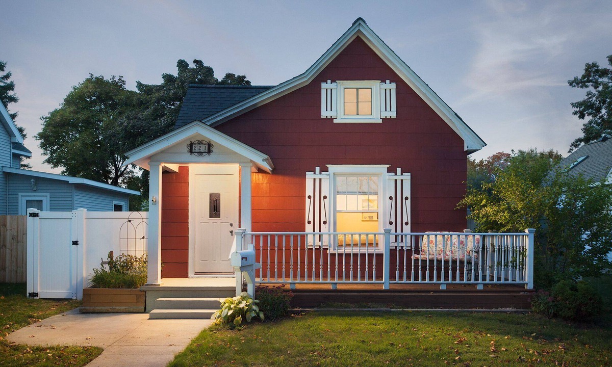 Traverse City House | Old Town Home: 5 min. to Munson Medical, easy walk to Front St. and the Bay!