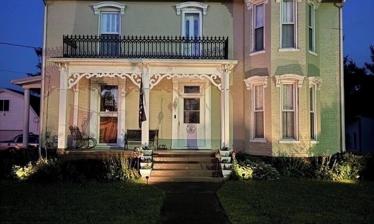 Dover House | Old world charm, peace and quiet.