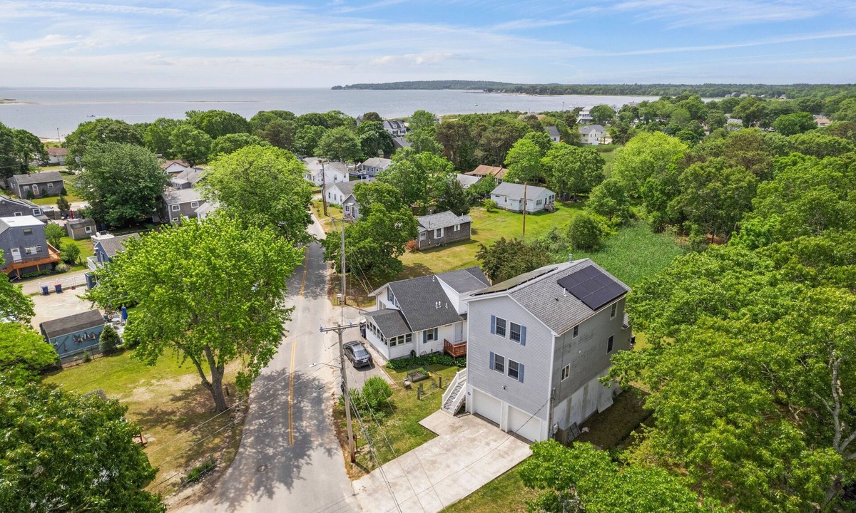 Wareham Center House | On The Shore - Swifts Beach Retreat - Sleeps 8