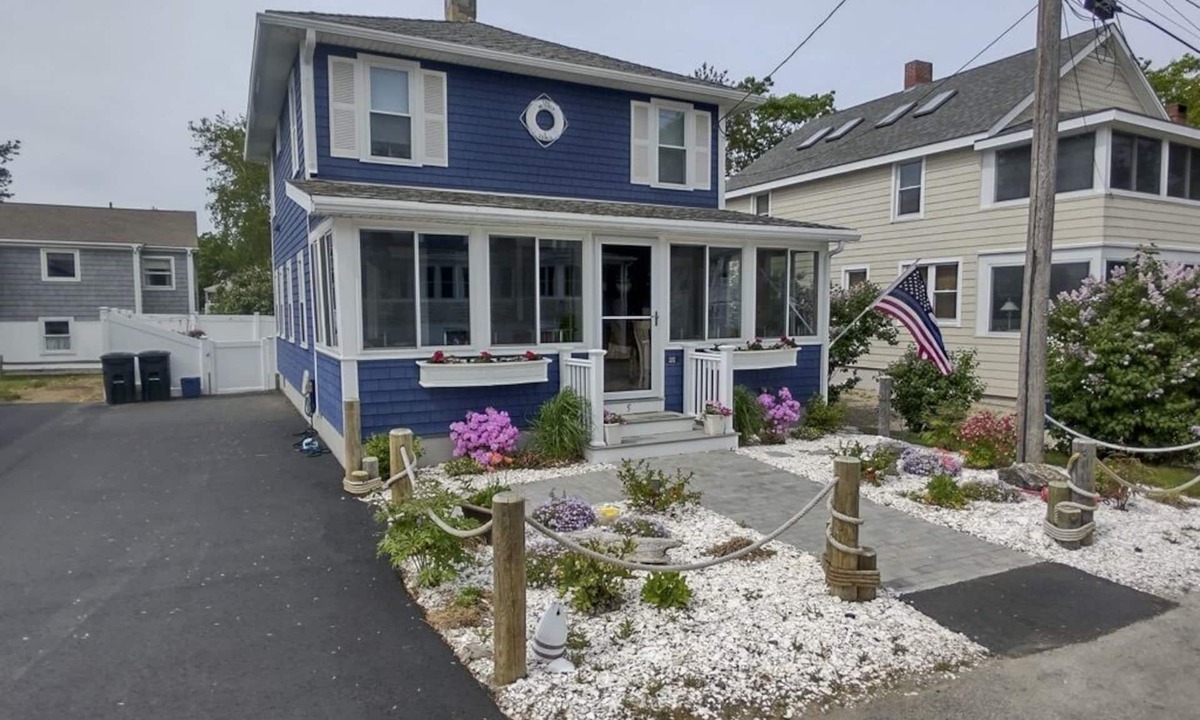 Ocean Park Cottage | One Home from the best beach! 2,800 p/week for June rentals 2025!