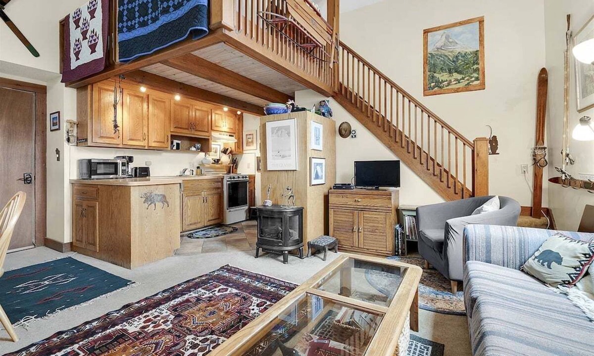 Bethel Condo | Opera House Loft 02 - Bethel Village