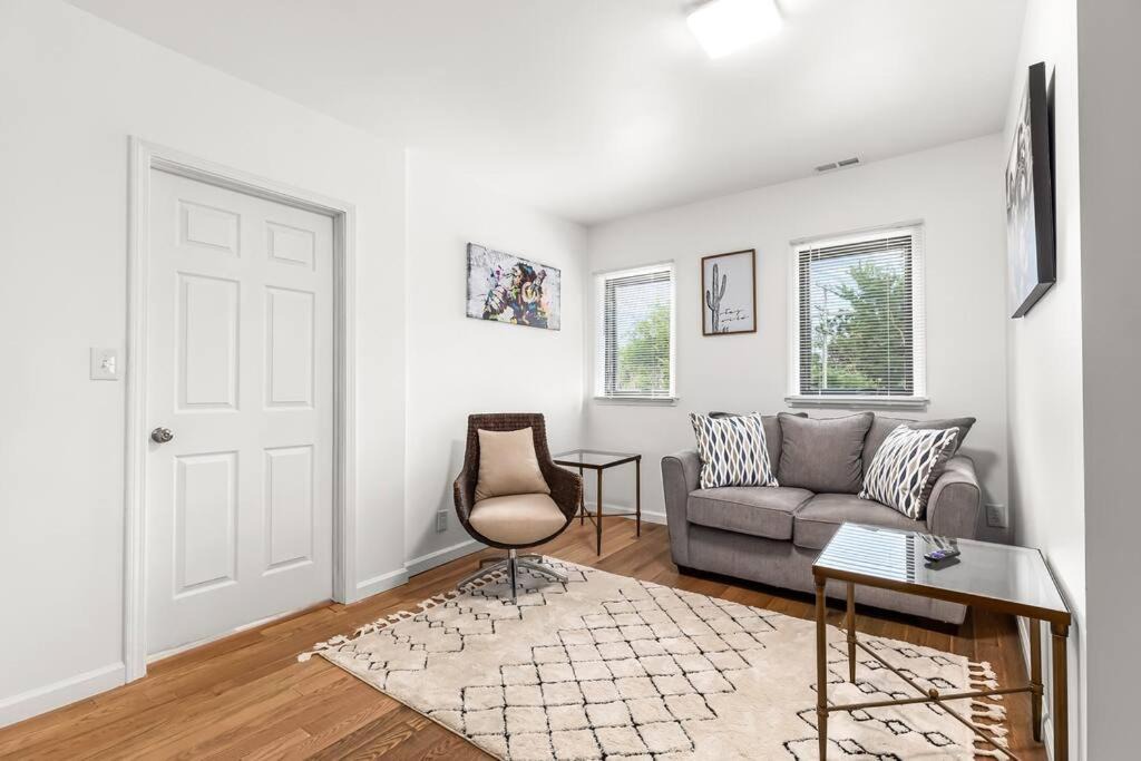Detroit Apartment | Opulent 2 Bedroom Getaway