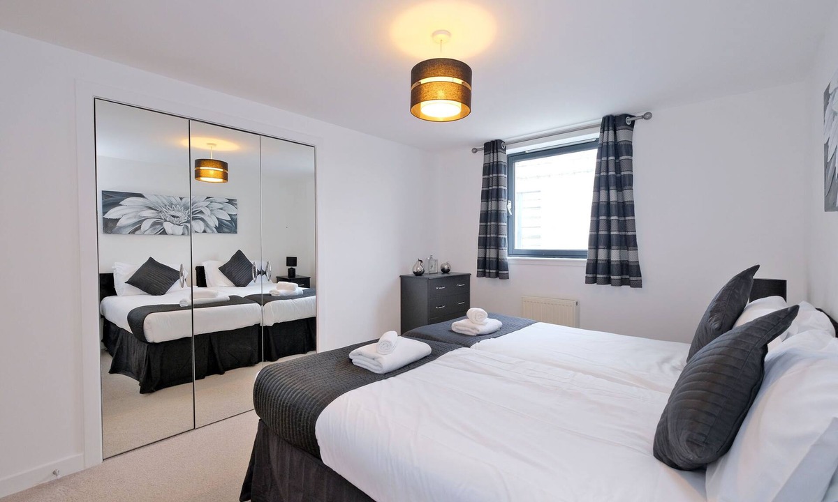 Central Aberdeen Apartment | Orange Apartments City