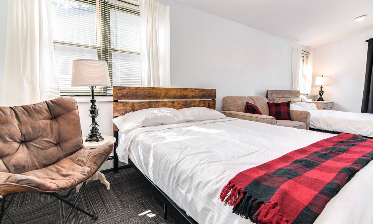Balsam Lake Hostel | Outdoors Inn Room #10