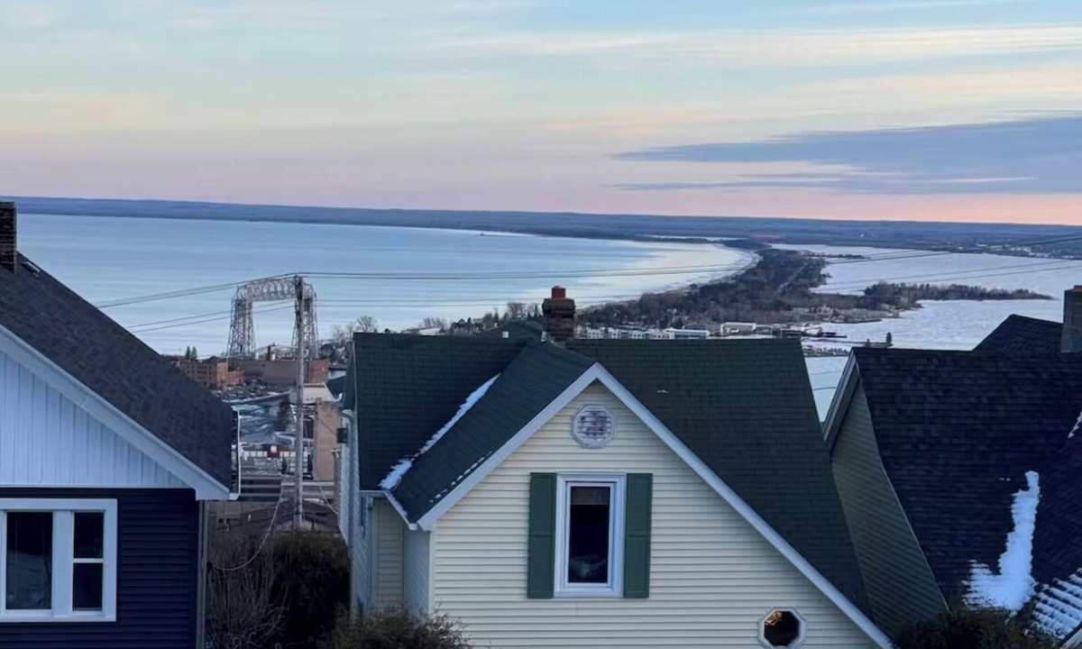 Observation Hill Apartment | Panoramic Lake Views, Private Balcony, 5-min to Canal Park, Downtown & Hospitals