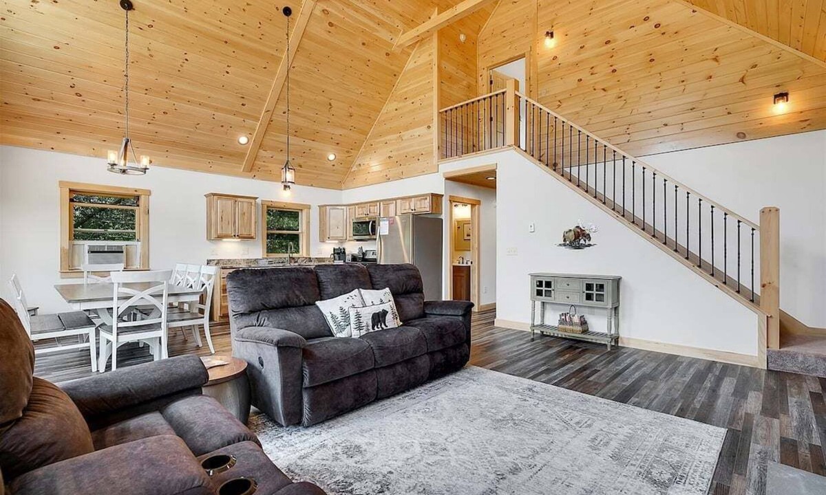 Bethel House | Papa Moose Lodge w/Fireplace!
