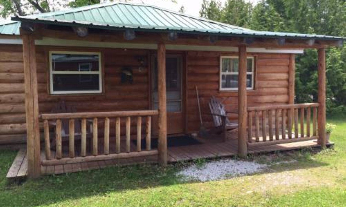 Drummond Cabin | Papins Resort Cabin #4