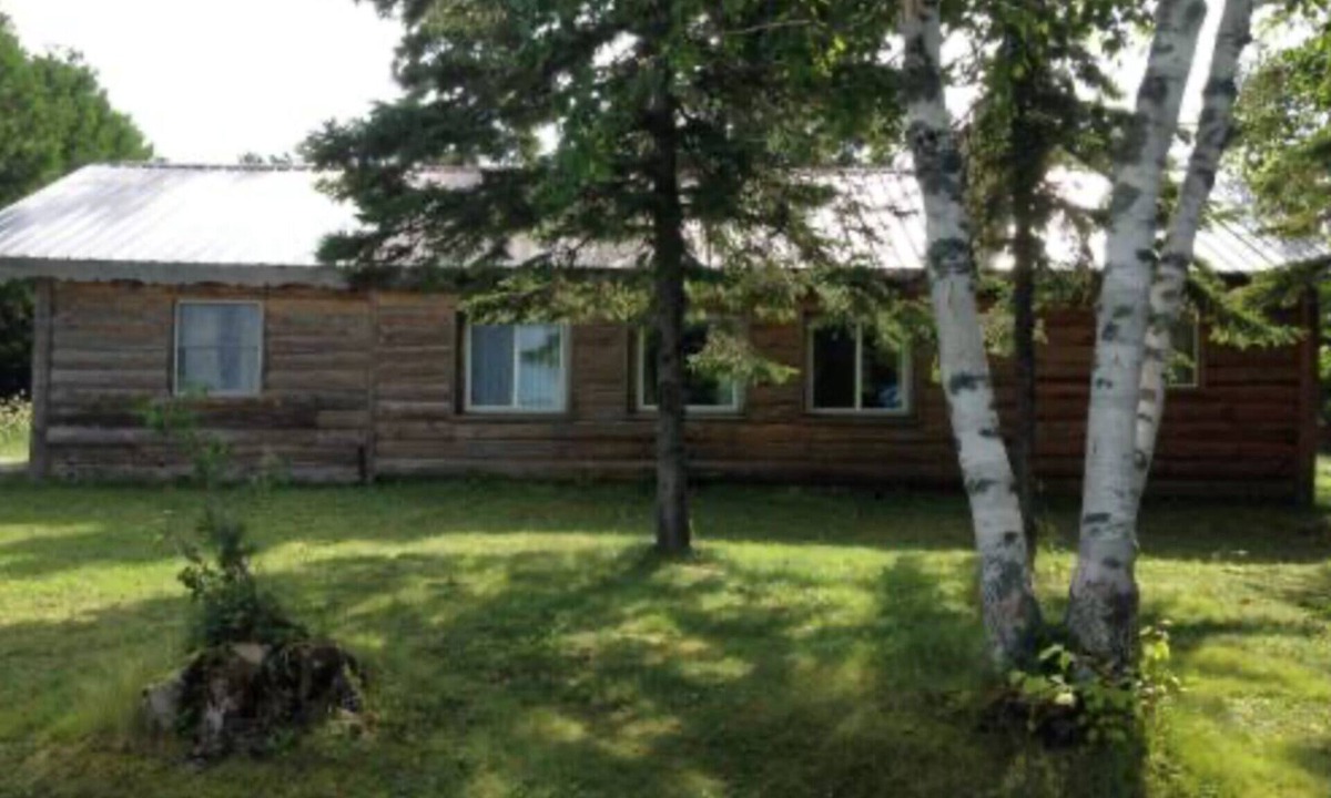 Drummond Cabin | Papins Resort Cabin #9