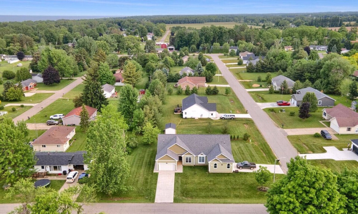 Port Sanilac House | Paradise Cove: Sleeps 6 w/Hot Tub, Walk to Beach & Downtown