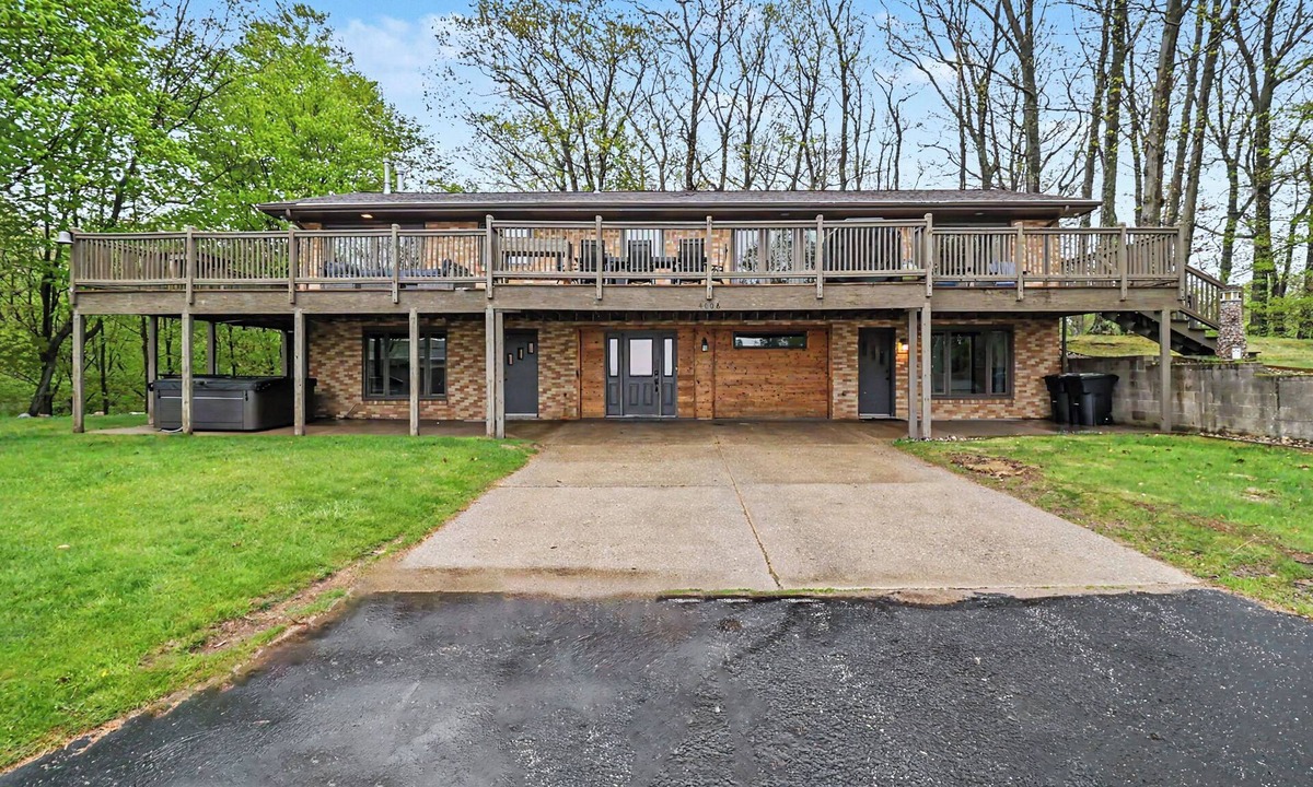 Manistee House | Paradise Shores - Lake Michigan, Sandy Beach, Year-Round Hot Tub/Sauna, A+ Views
