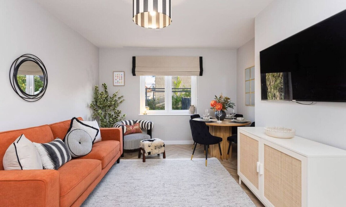 Loanhead House | Paradykes House - Free Parking & Garden