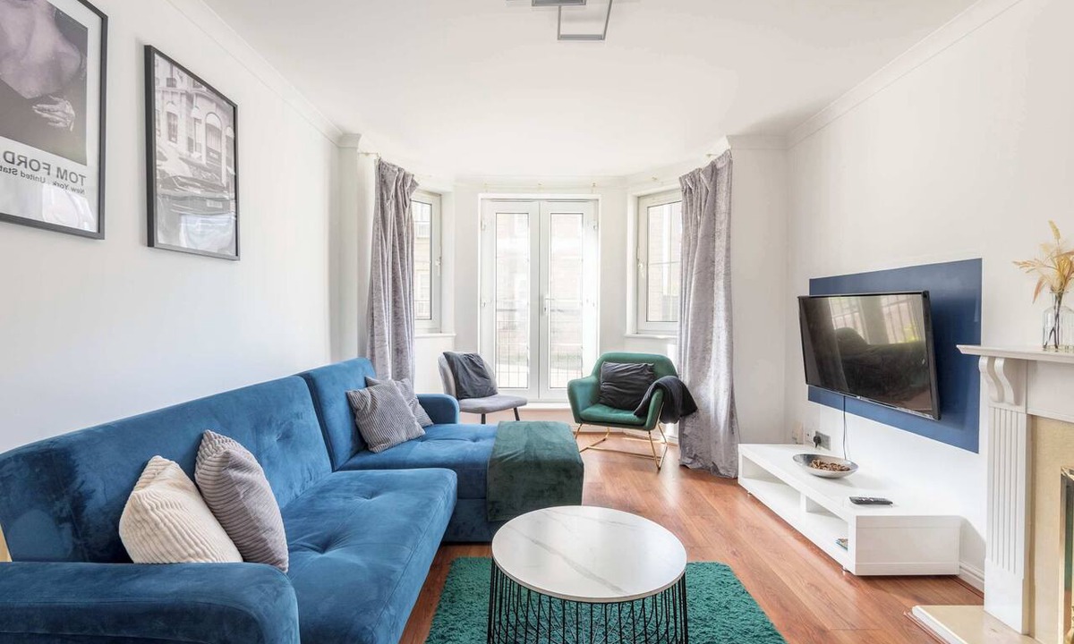 Leith Apartment | Parking-2BR Edinburgh Retreat-Walk to Leith & City