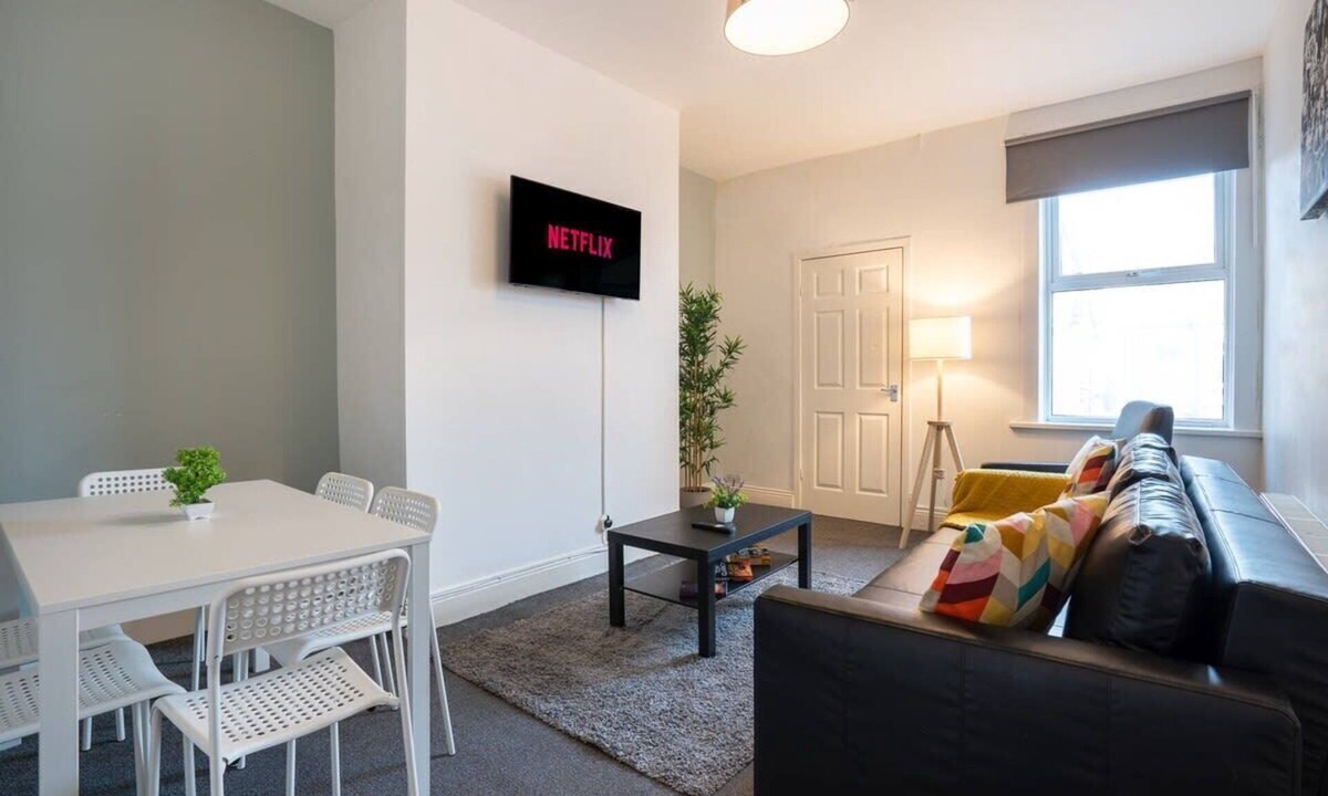 Wallsend Apartment | Parking - Contractors Stays - 10 mins to Freeman Hospital