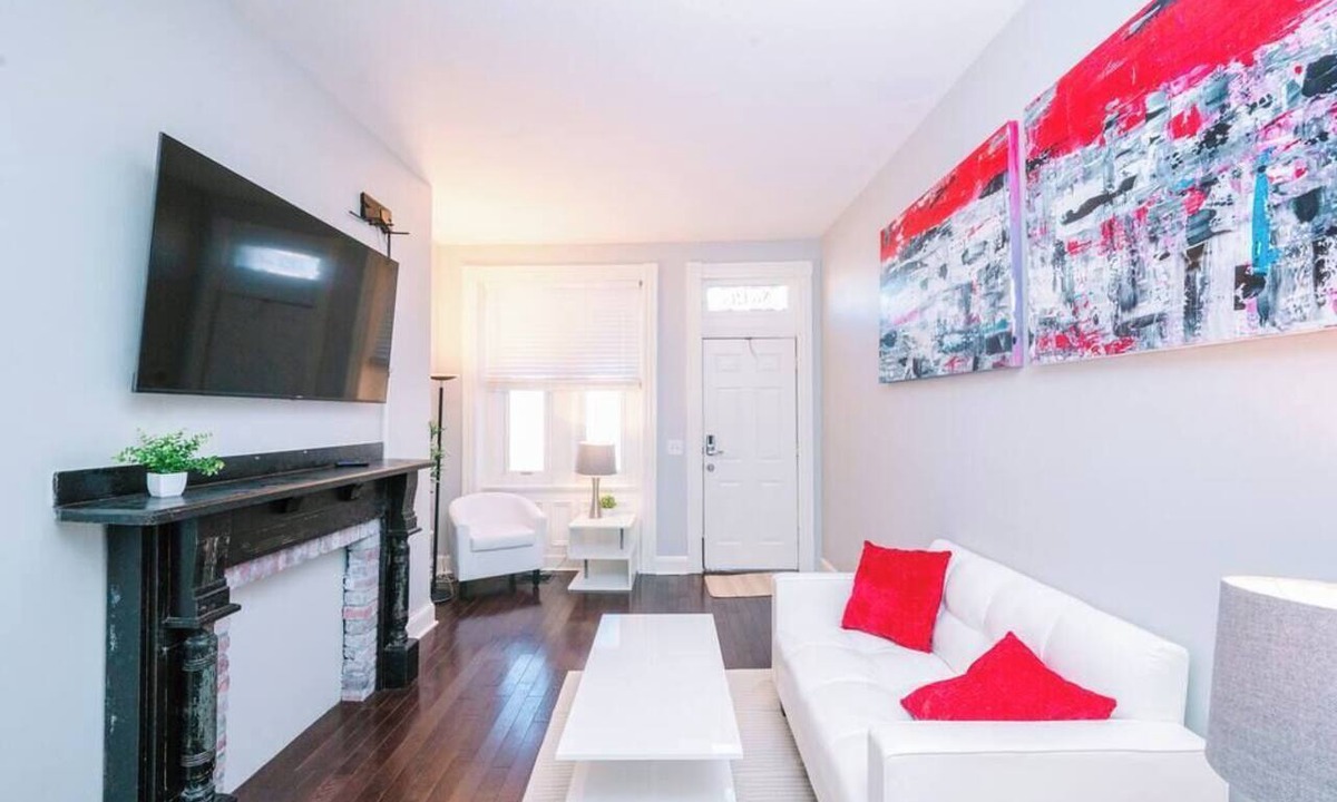 Manchester Apartment | Parking - Laundry - Convenient