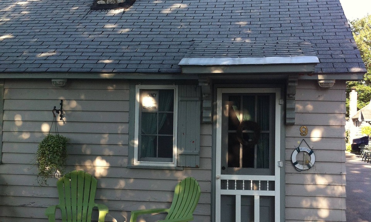 Ludington Cottage | Parkview Cottage #9 Sleeps 2- Only 1/2 block to the Beach