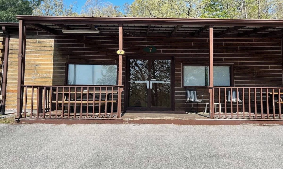Eckerty Cabin | Patoka Lake Adjoining Cabin #7A at Patoka 4 Seasons Resort