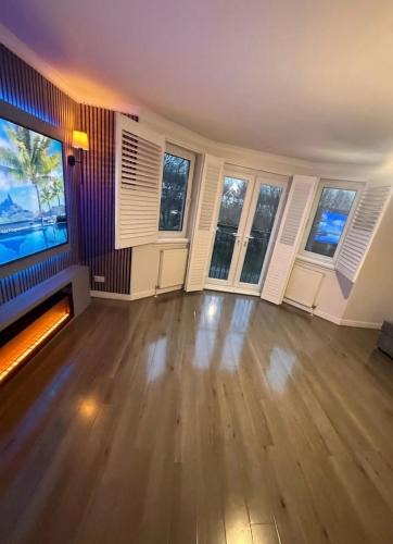 Dalmuir Apartment | Peaceful Cozy Apartment, NO PARTY, Free Breakfast, No Pets