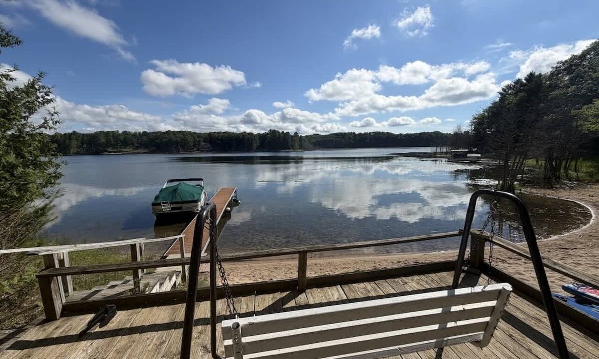 Lake Ann House | Pearl Lake Escape | Sandy Beach, Firepit & Sunsets