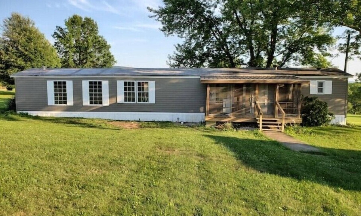Connellsville House | Peggy's Guest Hideaway