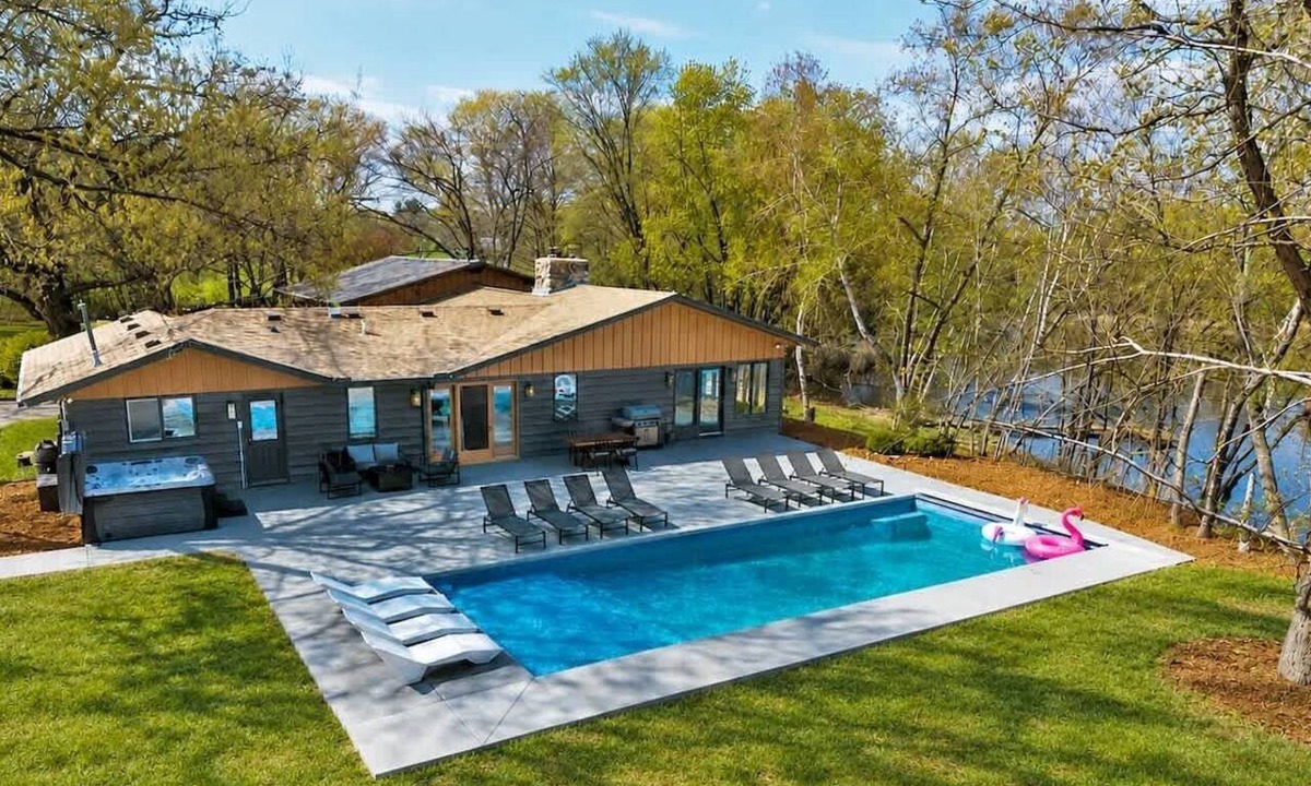 Rosemount House | Peninsula Lake Villa-Pool, HotTub, Sauna, 15 toMOA
