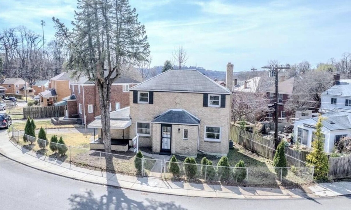 Marshall-Shadeland House | Perfect 2-bedroom house with AC in lovely Pittsburgh five min from N. Shore Dr.