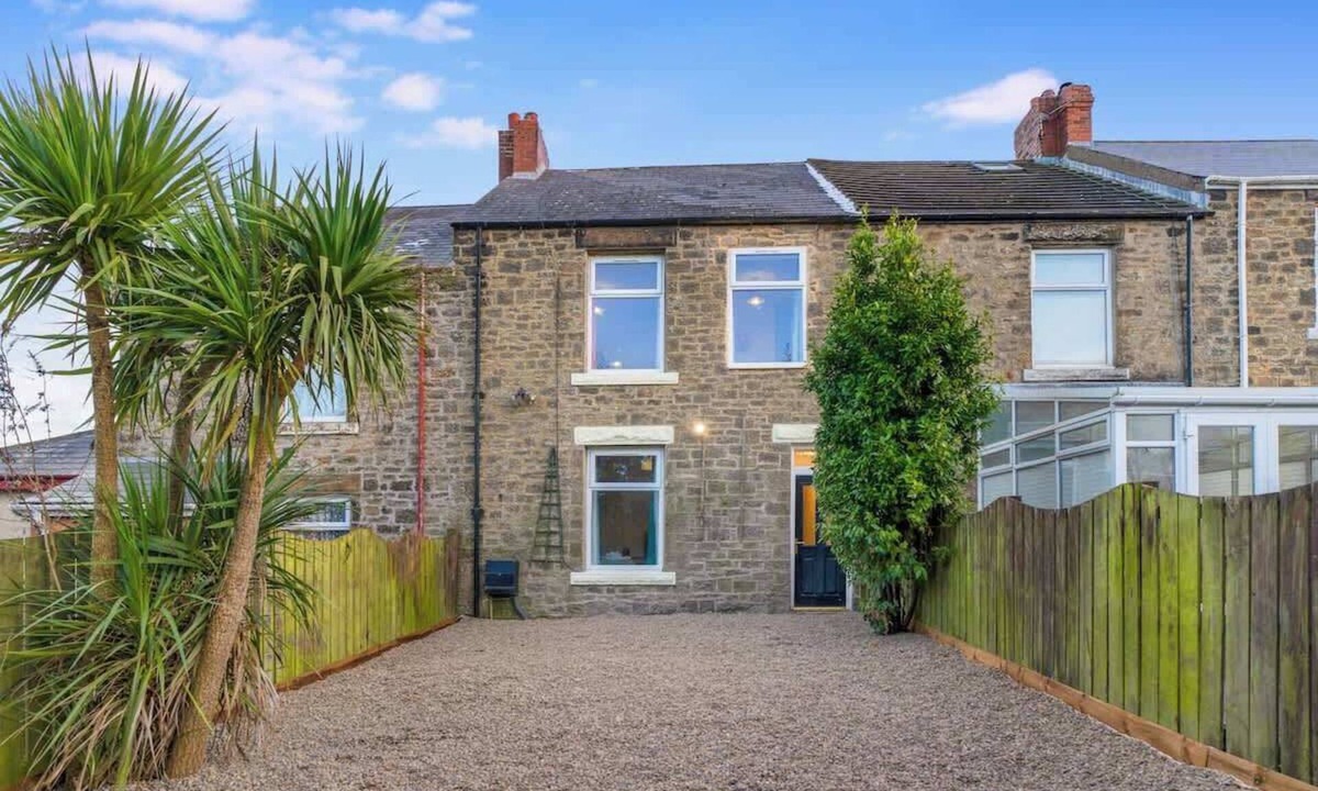 Stanley House | Perfect 4BR for Large Groups Sleeps 7 in Stanley