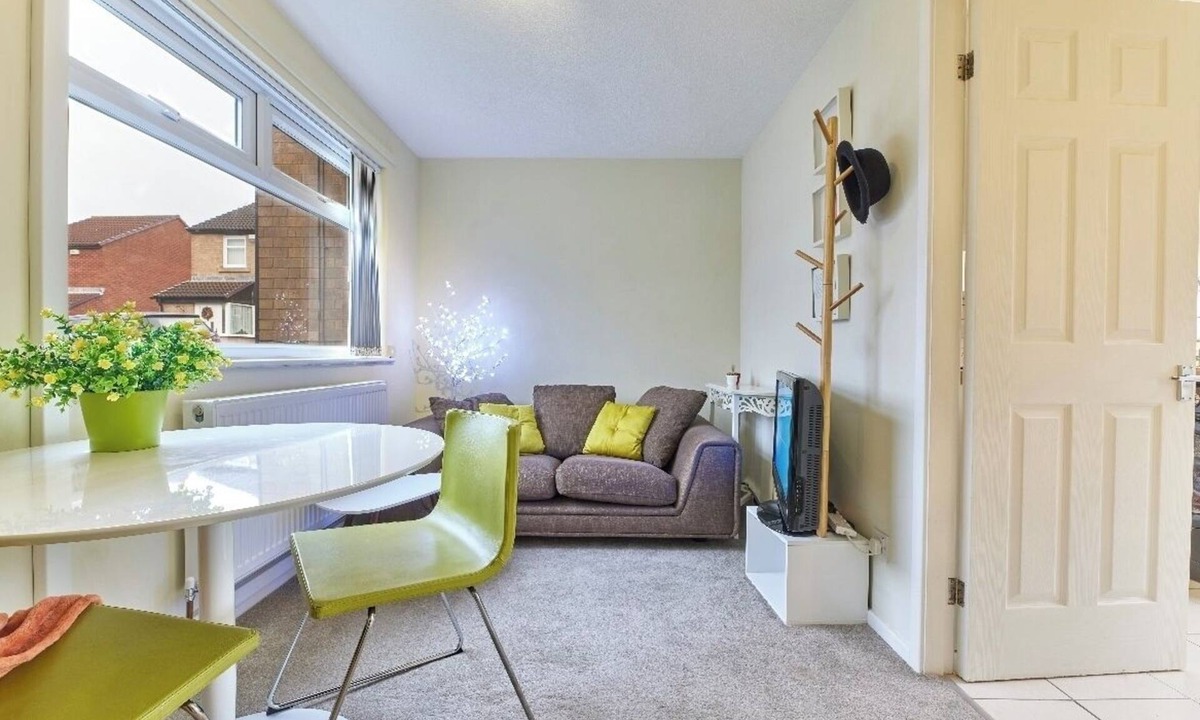 Newcastle-upon-Tyne House | Perfect House Experience Professionals or Couples