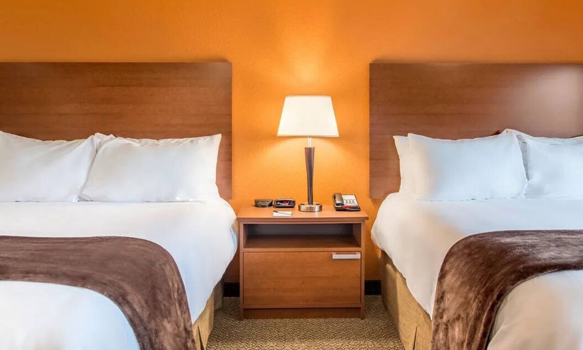 Lubbock Hotel | Perfect Quiet Location Stay w/Homey Kitchen Close to Entertainment Spots
