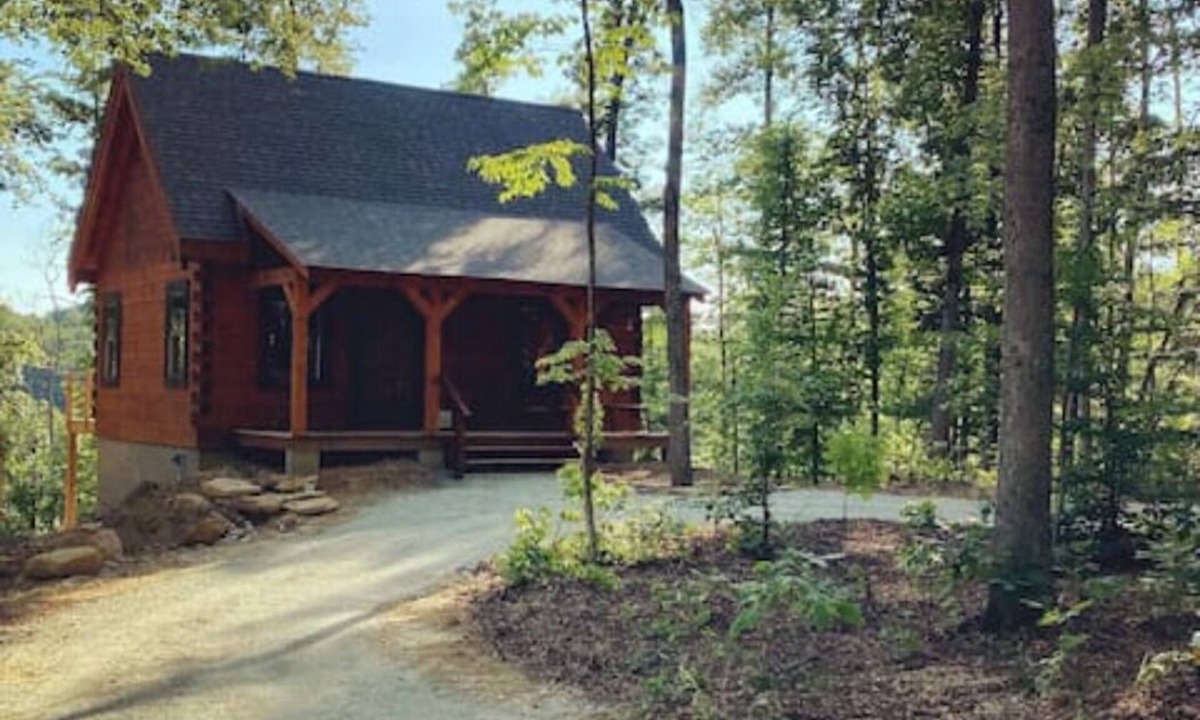 Logan Cabin | Persimmon - Hand hewn private log cabin with views