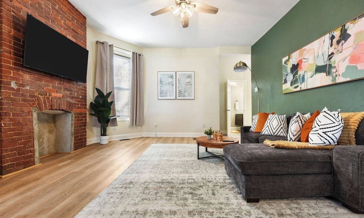 Point Breeze North House | Pet Friendly+6BR+Free Parking 5 Min From Bakery Sq