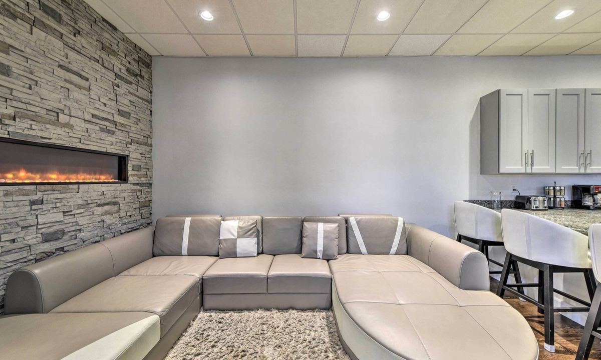 Revere Condo | Pet-Friendly Apartment, 6 Miles to Downtown