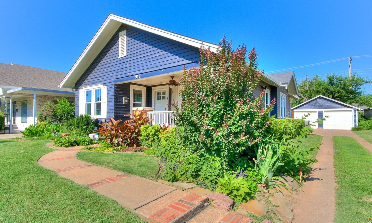 Edmond House | Pet-friendly boutique bungalow w/garage near UCO, downtown Edmond, and Route 66