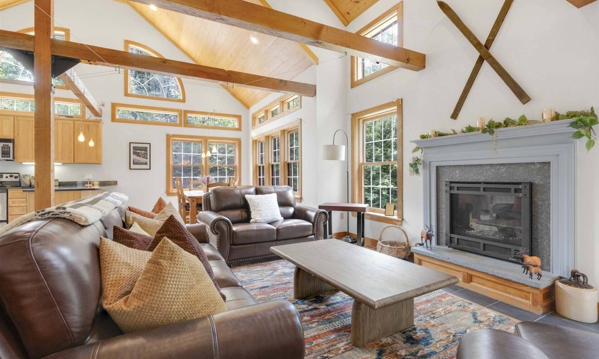 Bethel House | Pet Friendly, Fireplace, Hot Tub, Outdoor Firepit